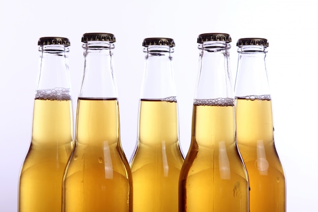 Bottiglie di birra fredda e fresca. Foto Gratuite