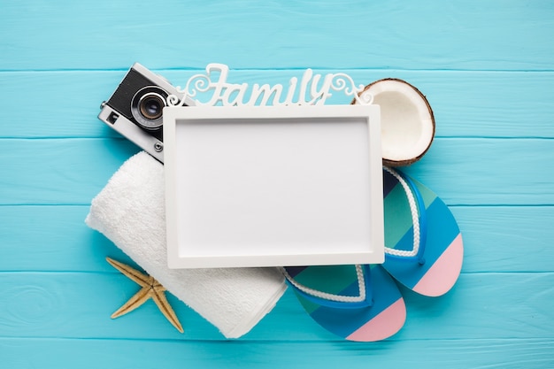 Composizione di vacanza piatta laica con cornice Foto Gratuite