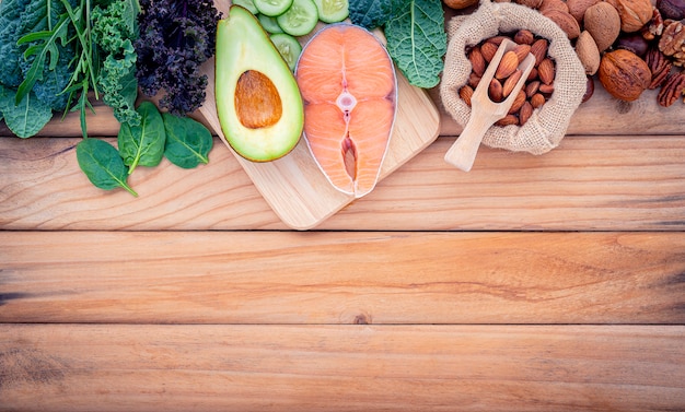 Concetto di dieta chetogenica a basso contenuto di carboidrati. Foto Premium