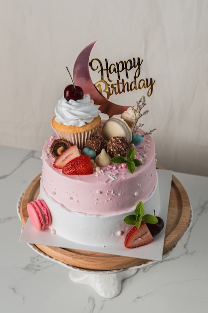 Foto Premium Deliziosa Torta Di Compleanno Con Etichetta Di Buon Compleanno