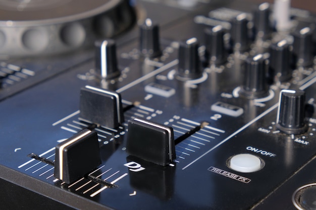 Dj mixer controller primo piano. Foto Premium