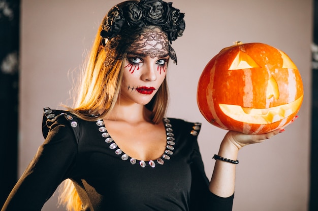 Donna in costume di halloween Foto Gratuite