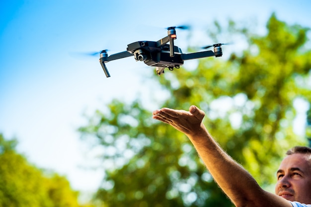 Drone quadricottero con fotocamera digitale Foto Premium