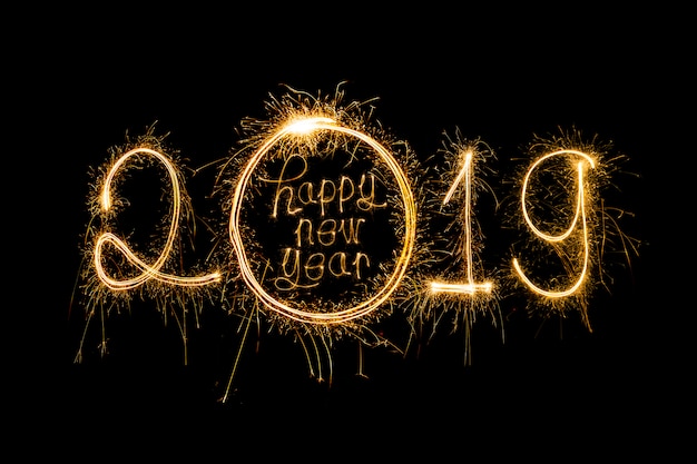 felice-anno-nuovo-2019-scritto-con-i-fuochi-d-39-artificio-sparkle_1205-4643.jpg