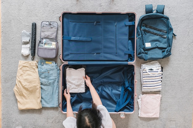 Flatlay di bagagli per viaggiare Foto Gratuite