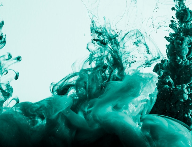Incredibile densa nuvola di fumo azzurro Foto Gratuite