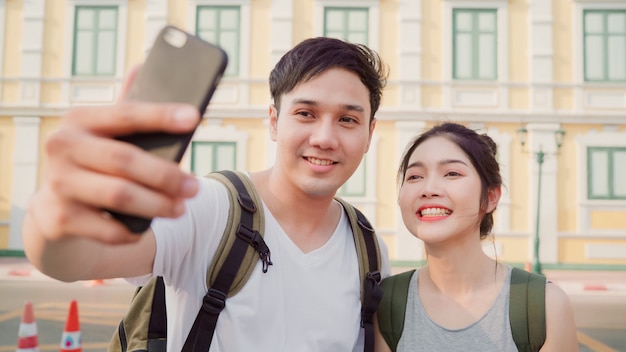 Le coppie asiatiche di blogger viaggiano a bangkok, tailandia Foto Gratuite