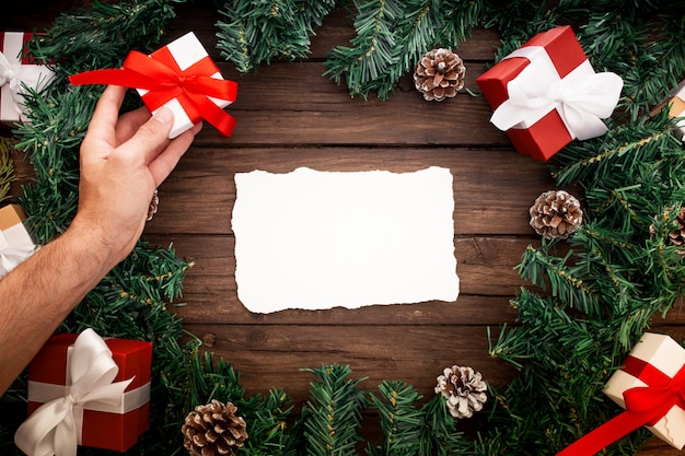 Bellissime Immagini Di Babbo Natale.Lettera Di Babbo Natale Decorato Con Elementi Di Natale Su Un Bellissimo Sfondo Di Legno Foto Gratis