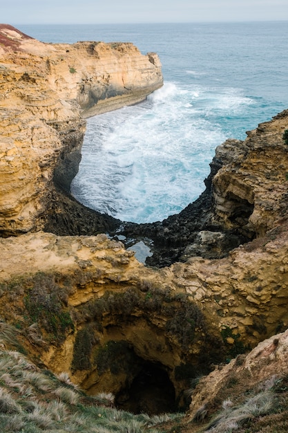 Linea costiera sideseeing della grande strada dell'oceano, la grotta Foto Gratuite
