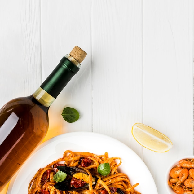 Pasta e vino di cozze piatte Foto Gratuite
