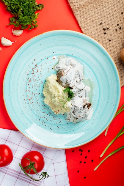 Purè di patate con funghi in panna acida Foto Gratuite