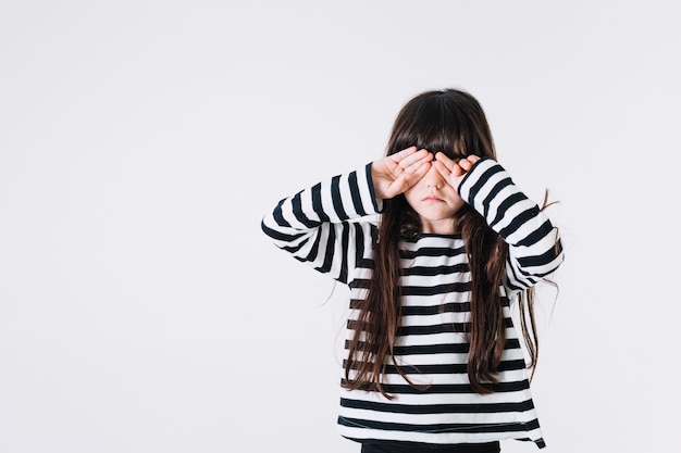 Ragazza che sfrega gli occhi Foto Gratuite