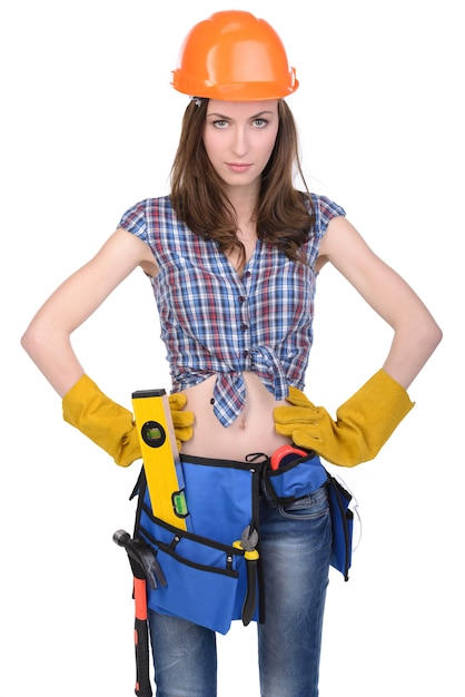 Ragazza con il casco e la cinghia degli strumenti su bianco. Foto Premium