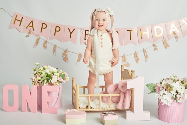 Ragazze del primo compleanno, decorazioni nei colori rosa Foto Premium
