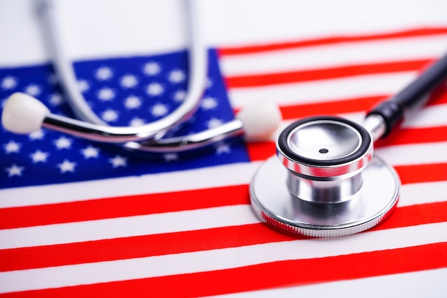 Stetoscopio con bandiera usa america. Foto Premium