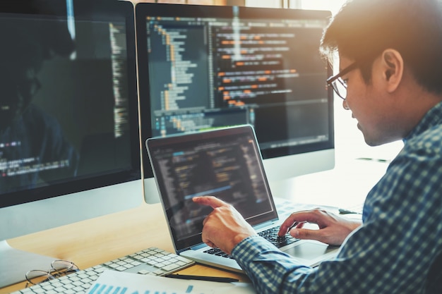 Sviluppo del programmatore sviluppo web design e tecnologie di codifica Foto Premium