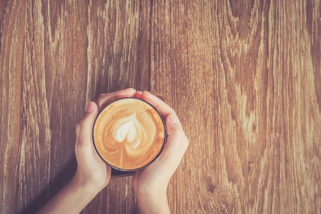 Tazza Di Caffè Con Un Cuore Disegnato Nella Schiuma Foto