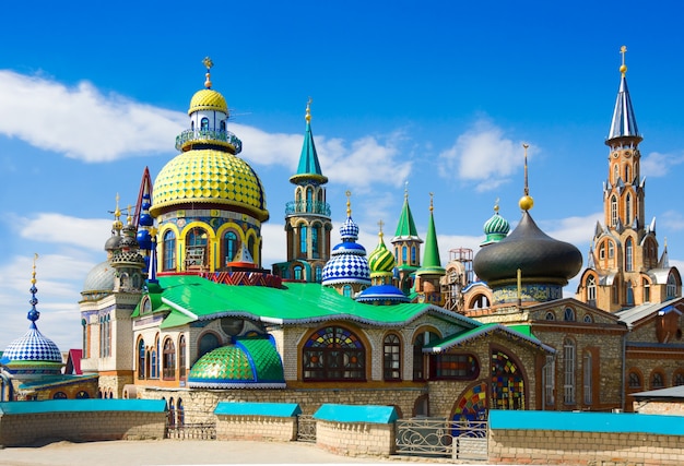 Tempio di tutte le religioni a kazan, tatarstan, russia Foto Premium