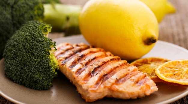 Trancio di salmone grigliato Foto Gratuite