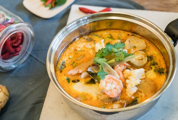 Zuppa di pesce acido o tom yum seafood | Scaricare foto gratis