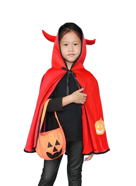 Adorável menina vestida com fantasia de halloween Foto Premium