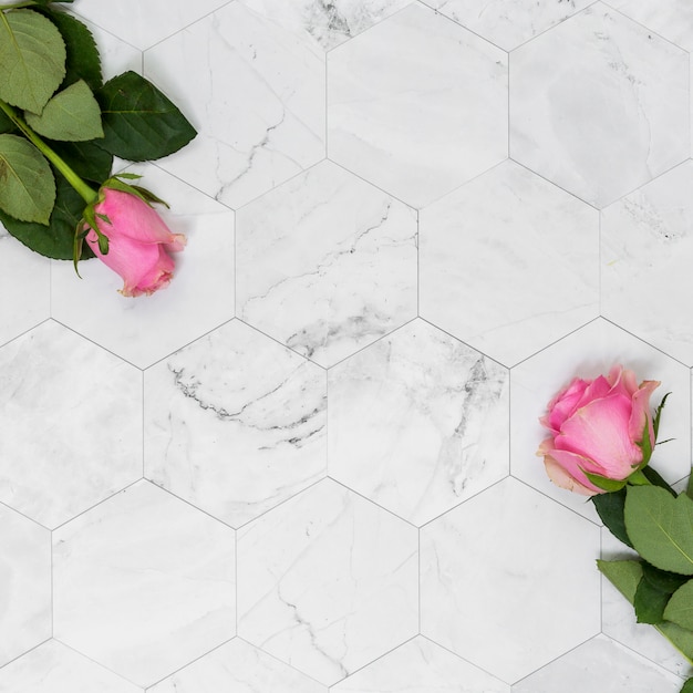 Apartamento leigos de flores com copyspace Foto gratuita