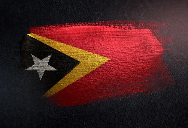Bandeira De Timor Leste Feita De Tinta De Pincel Metálico Na Parede