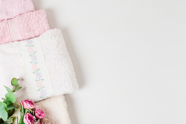 Bela composição para conceito de spa ou banho com copyspace Foto gratuita