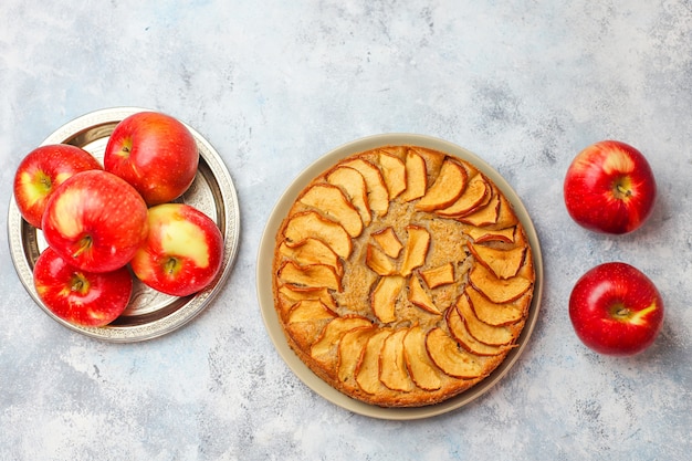 Bolo de maçã caseiro doce com canela Foto gratuita