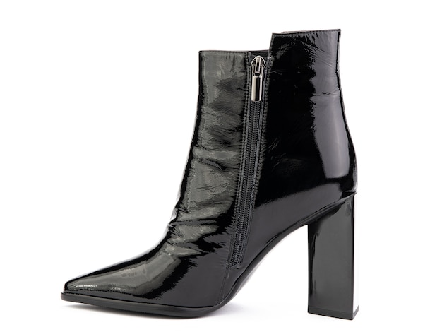 Botas Femininas De Couro Preto No Tornozelo Z Per Preto E Salto