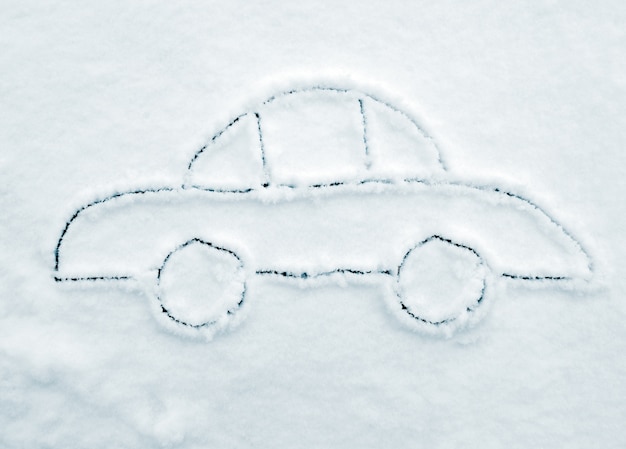 Von Hand gezeichnetes Auto im Schnee | günstig reisen