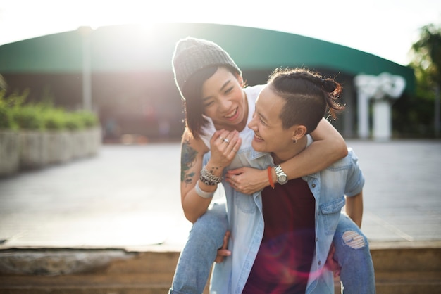 Casal de lésbicas asiáticas lgbt Foto Premium
