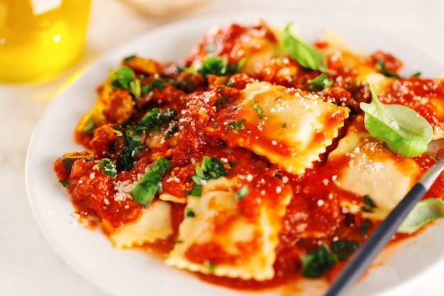 Closeup De Saboroso Ravioli Italiano | Foto Premium