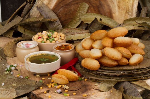 Comida De Rua Indiana Gol Gappa Ou Pani Puri Foto Premium