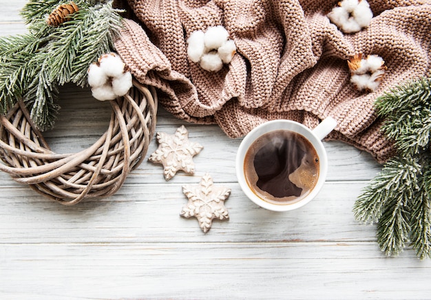 Composição de natal com biscoitos e café Foto Premium