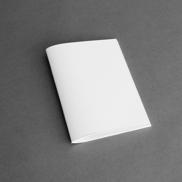 Download Conceito de papelaria com folha de papel | Foto Grátis