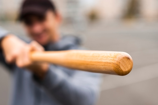 Desfocado Homem Segurando O Taco De Beisebol Foto Gr Tis