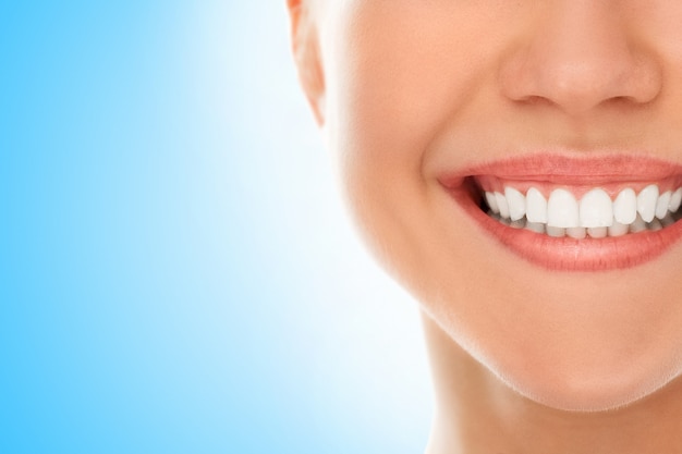 Em um dentista com um sorriso Foto gratuita