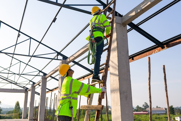 Equipamentos De Seguran A Em Altura No Canteiro De Obras Os