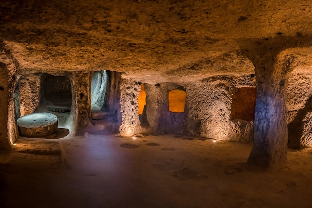 Explore a cidade subterrânea de derinkuyu na capadócia, turquia ...