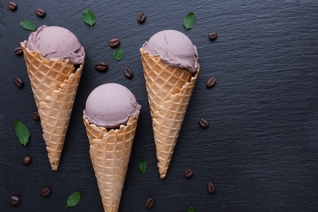 Flat leigos de sorvete com sabor de café Foto gratuita