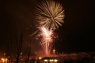 [Imagem: fogos-de-artificio-newyears-explosao-fog...-97362.jpg]