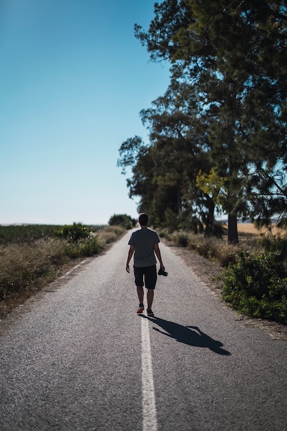 Featured image of post Imagens De Homem Caminhando Na Estrada - Veja o que descobrimos a respeito desse viral!