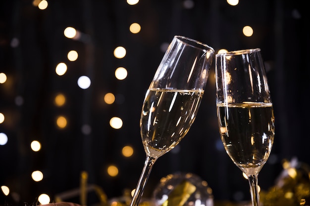 Fundo de ano novo com taÃ§as de champanhe Foto gratuita