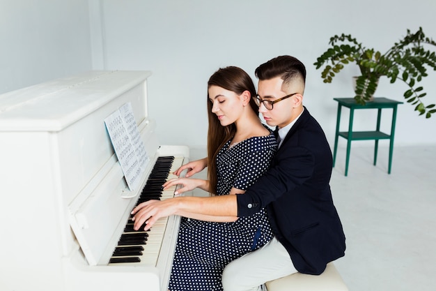 Pianist dating site