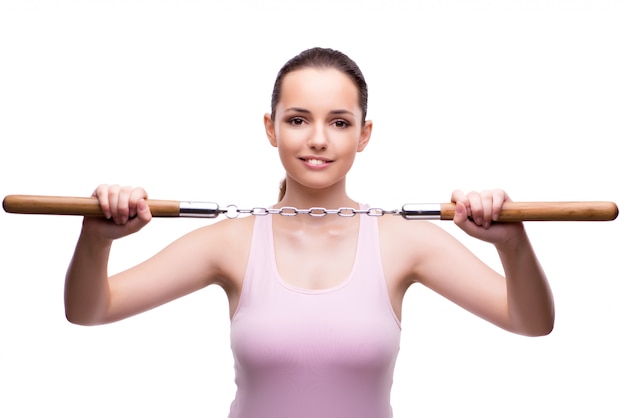 Jovem mulher com nunchucks isolado no branco Foto Premium