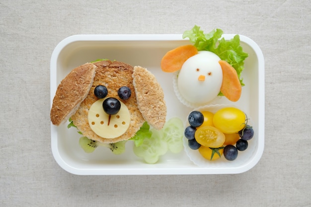 Lancheira de sanduíche de cachorro, divertido arte de comida para crianças  | Foto Premium