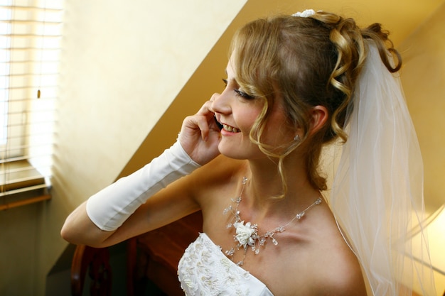 Linda mulher adulta em casamento Foto gratuita