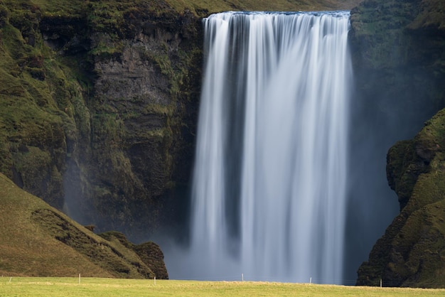 Longa Exposi O Da Famosa Cachoeira Skogafoss Na Isl Ndia Dist Ncia