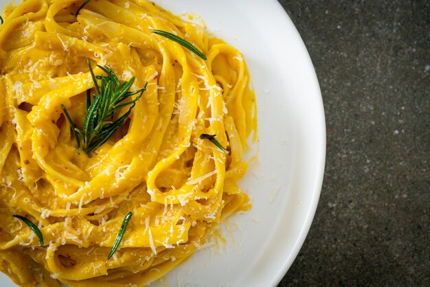 Macarr O Fettuccine Espaguete Molho Cremoso De Ab Bora Foto